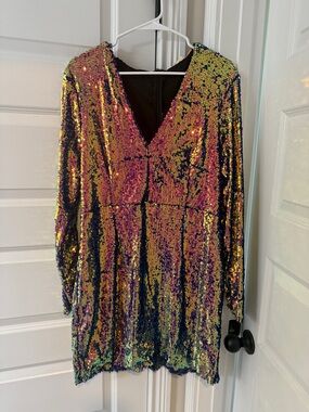 Sequin Long Sleeve V-Neck Party Dress in Iridescent Gold-Purple